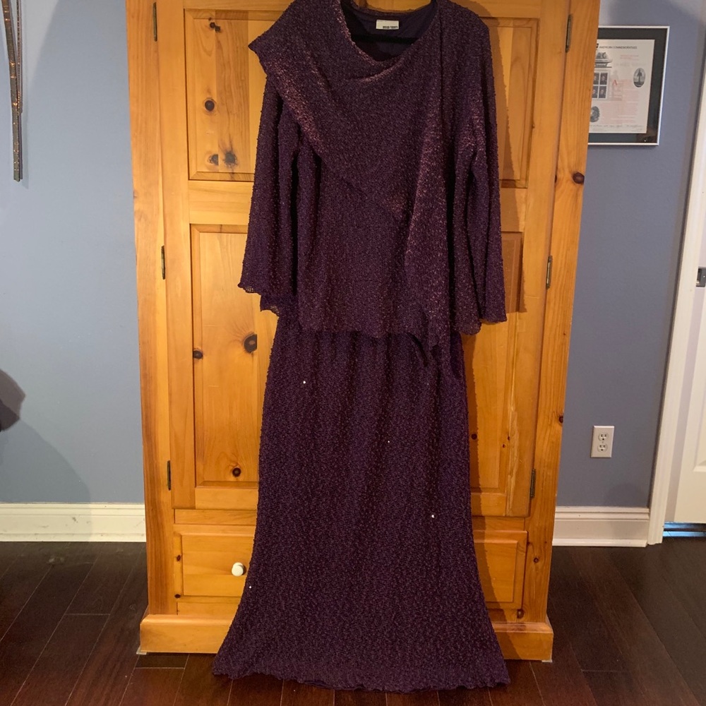 Shirt and top set. Eggplant color with sequins.